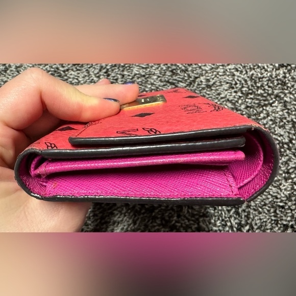 MCM trifold wallet - Picture 8 of 17